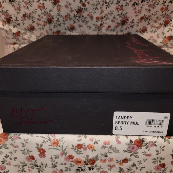 Shoes - Picture 6 of 8